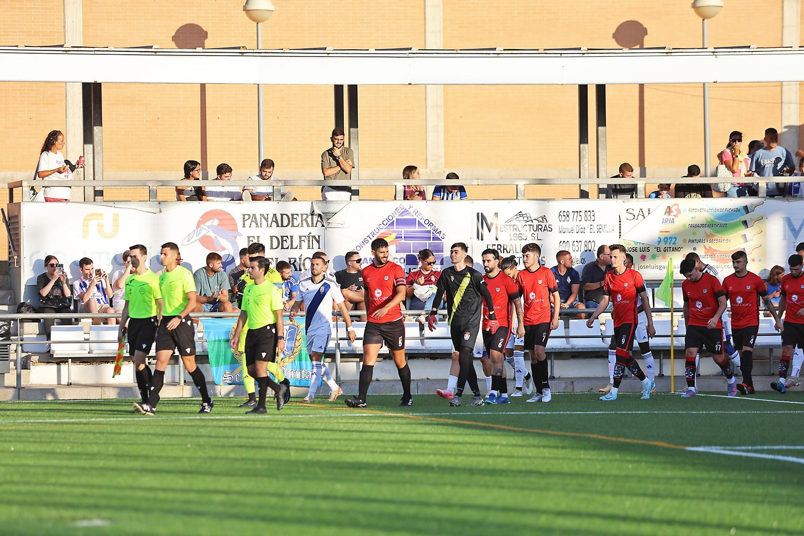 Imágenes del amistoso entre el CD Punta Umbría y el Recreativo de Huelva