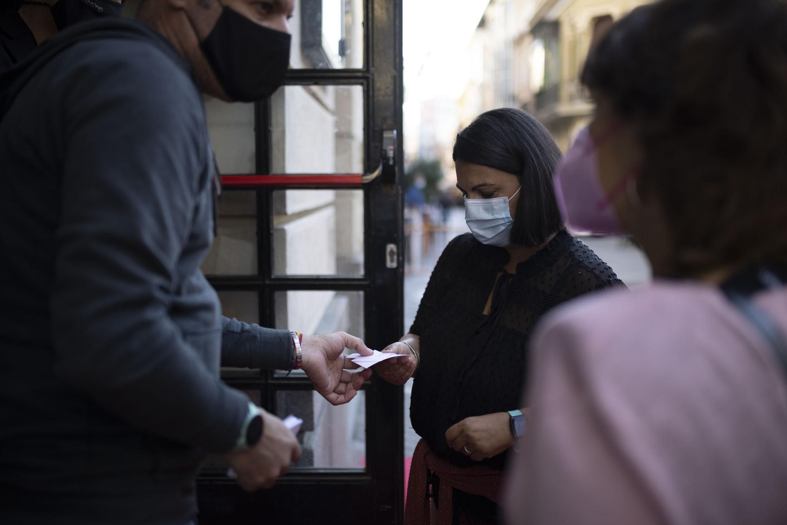 Imágenes de la proyección de  'Algo Salvaje. La historia de Bambino' de Paco Ortiz