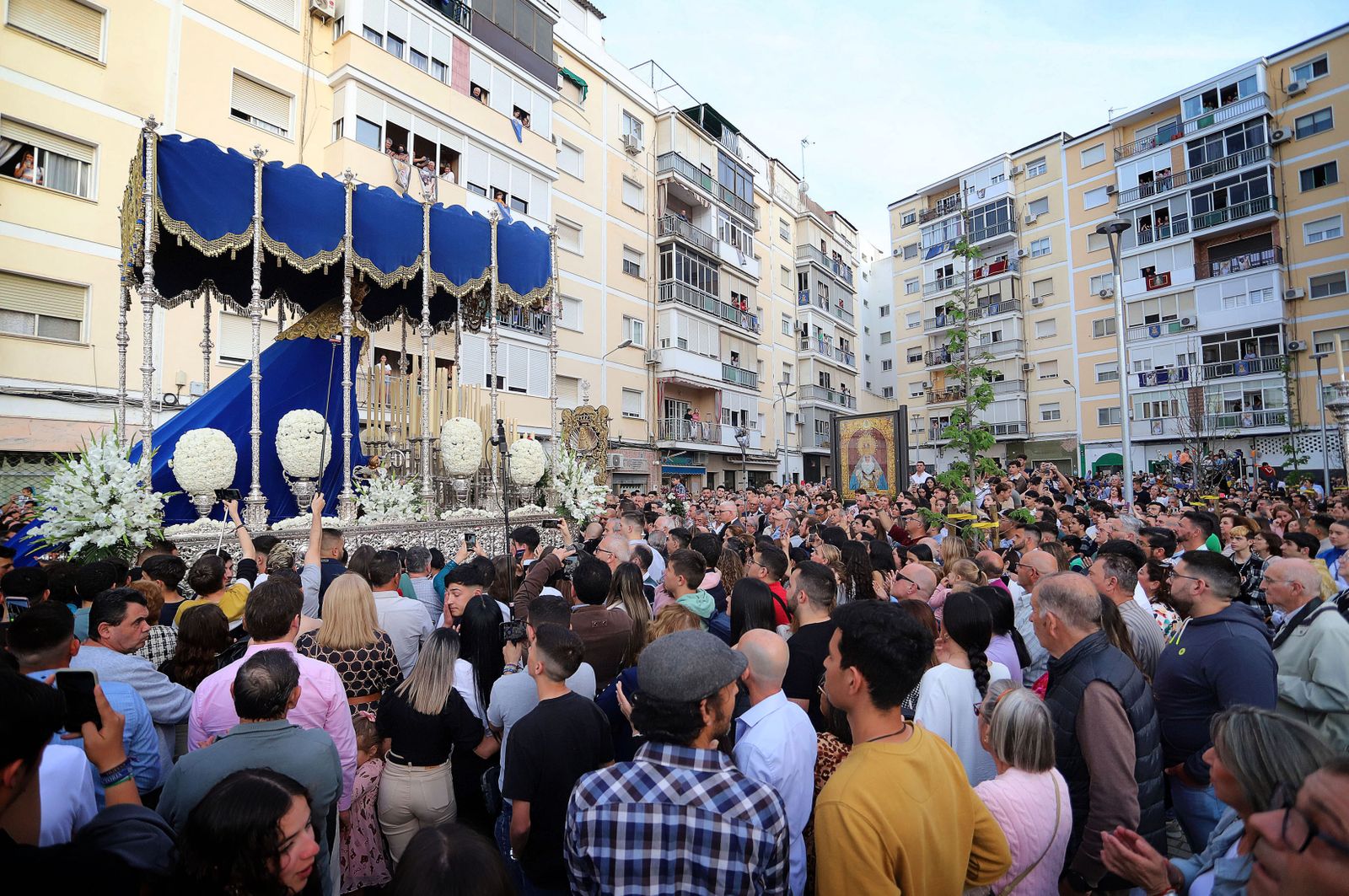 Imágenes de la procesión de la Virgen de los Dolores por Las Colonias
