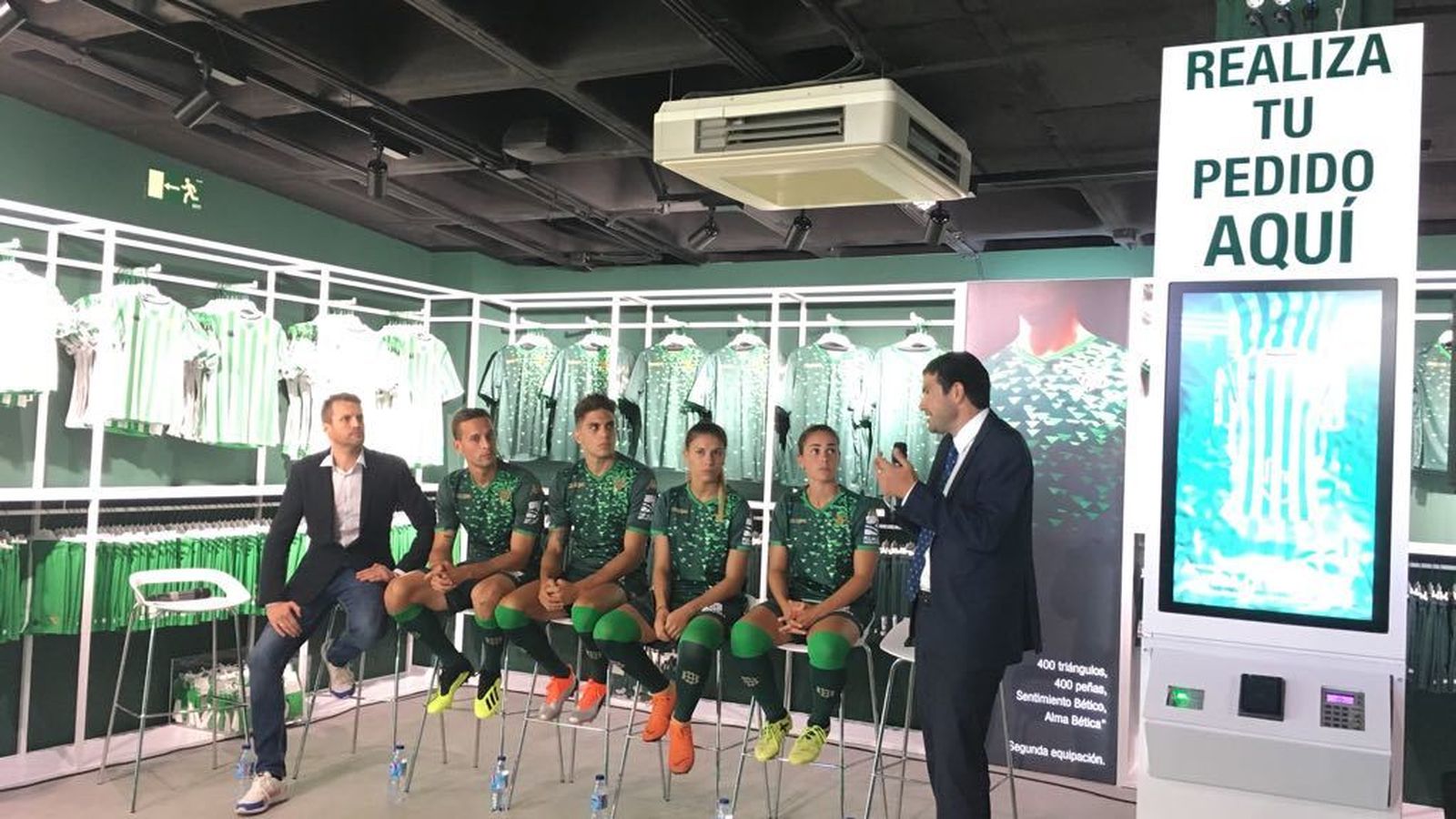 Presentación en la tienda oficial nueva de Kappa en el Benito Villamarín.