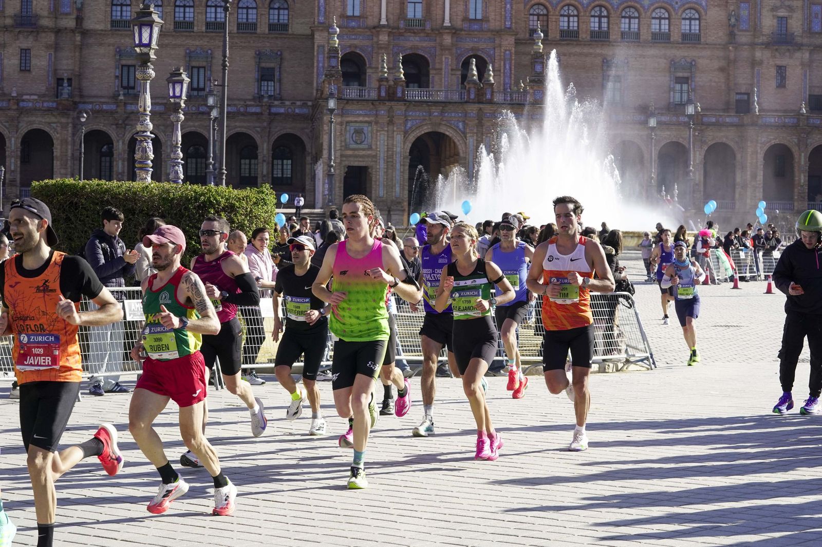 El Zúrich Maraton de Sevilla 2026 en la Plaza de España, galería 1