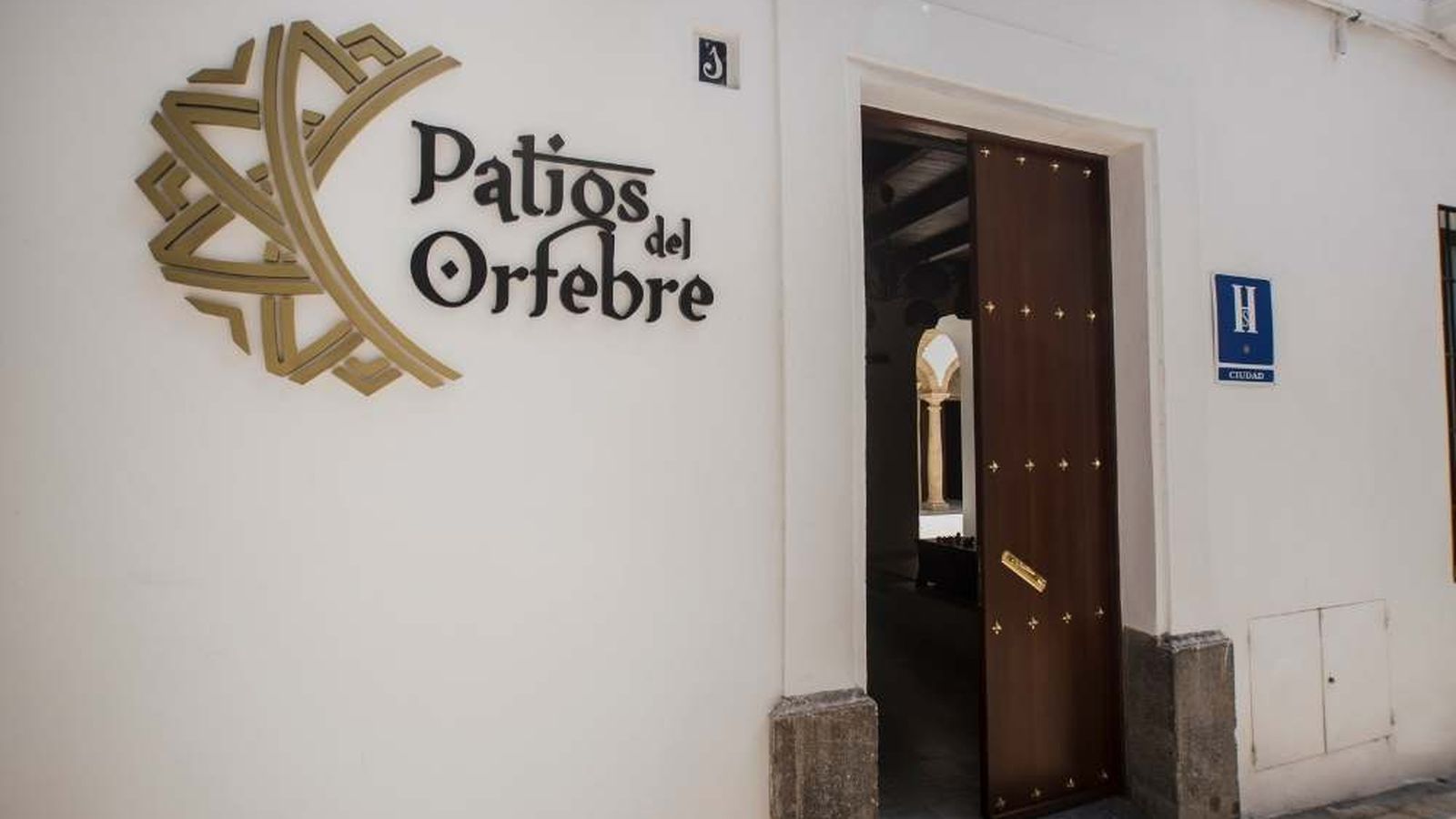 Entrada a Patios del Orfebre