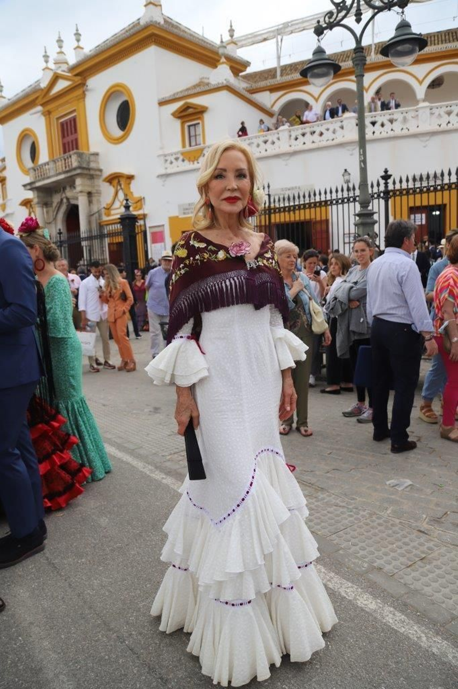 Los famosos y autoridades en los toros el lunes de Feria de Abril