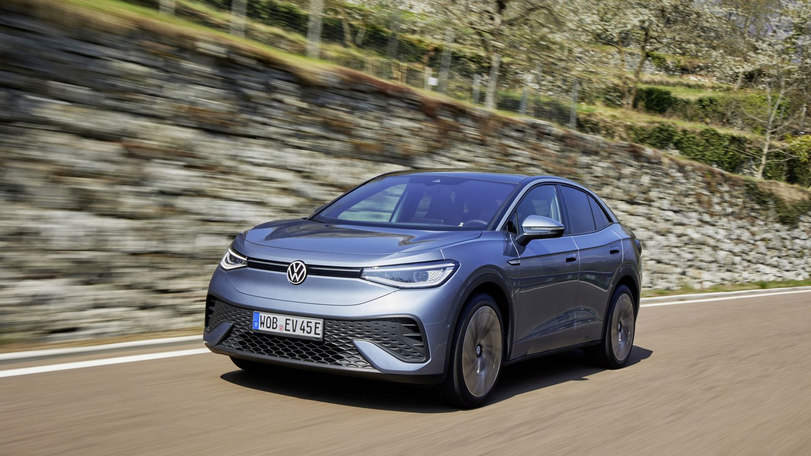 Aunque Volkswagen asocia cada motor a un nivel de acabado distinto también permite incorporar paquetes de opciones que llevan a asemejar los acabados.