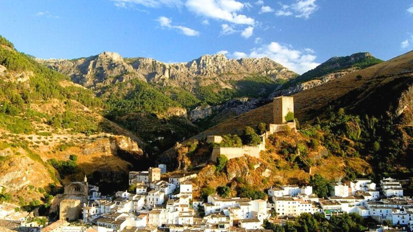 Cazorla es el municipio más conocido de los cinco pueblos mágicos de Jaén.