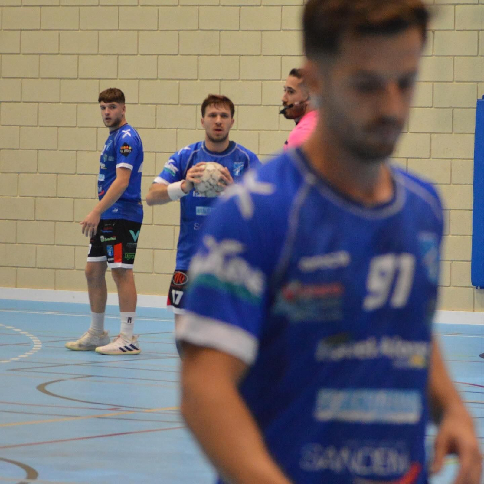 Varios jugadores del conjunto canterano-sureño durante un encuentro disputado en la presente temporada.