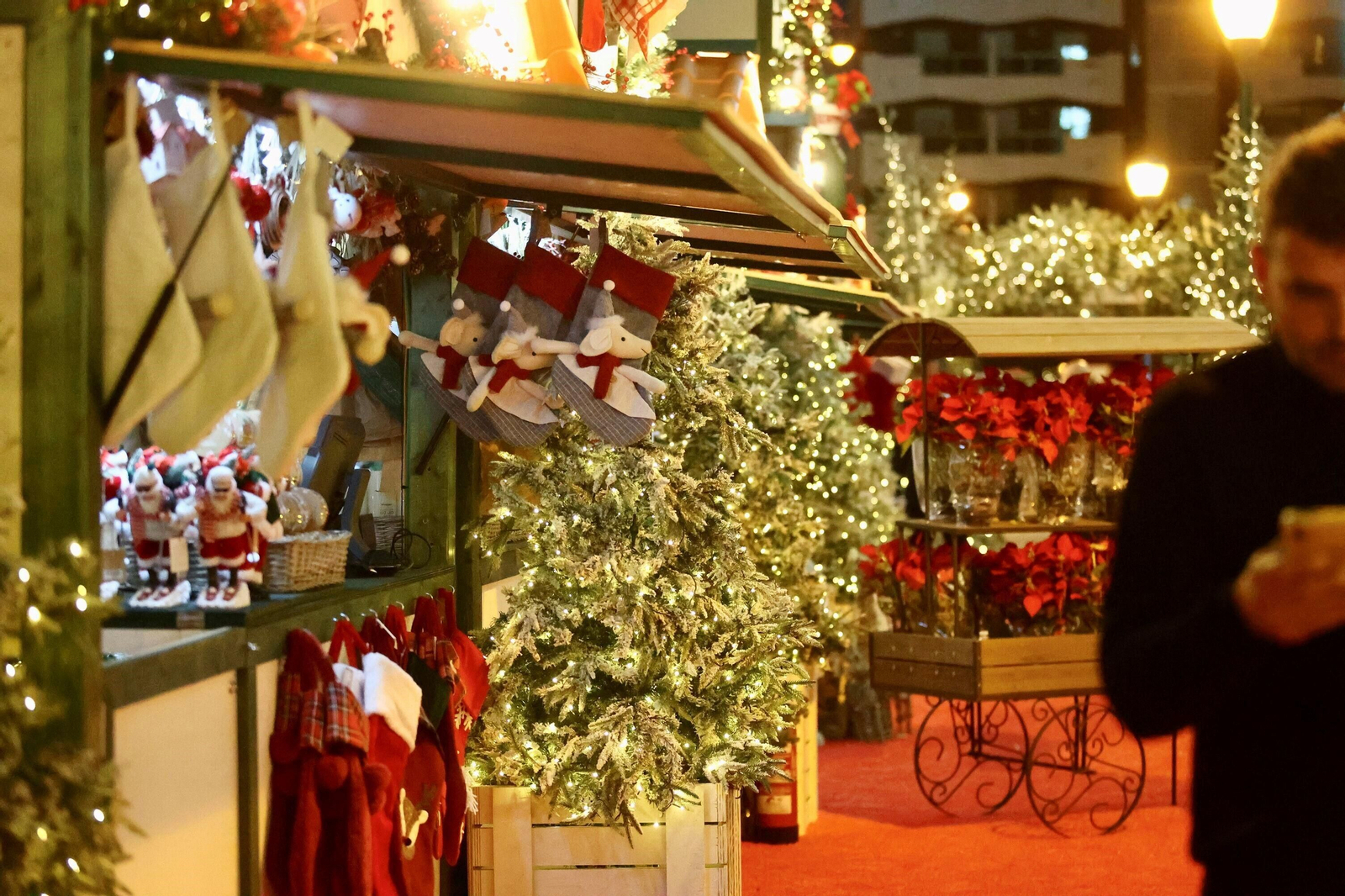 Encendido de luces y puestos de Navidad de El Corte Inglés de Málaga. Encendido de luces y puestos de Navidad de El Corte Inglés de Málaga.