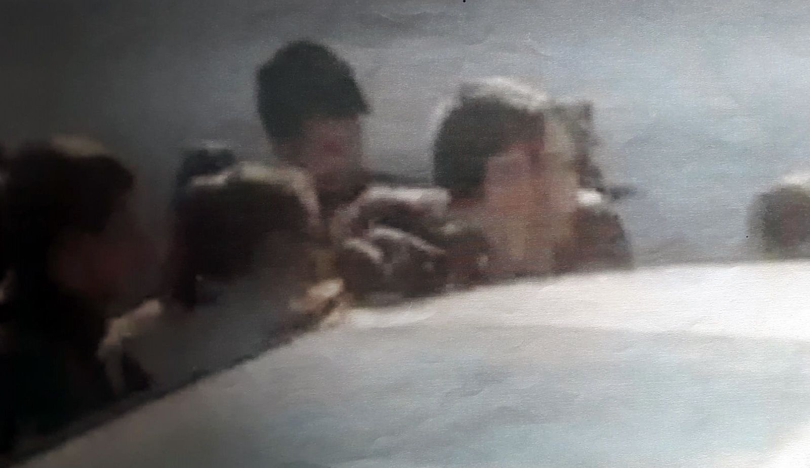 Tumulto durante una de las agresiones que sufrió el menor cartayero, fotografiado por un compañero