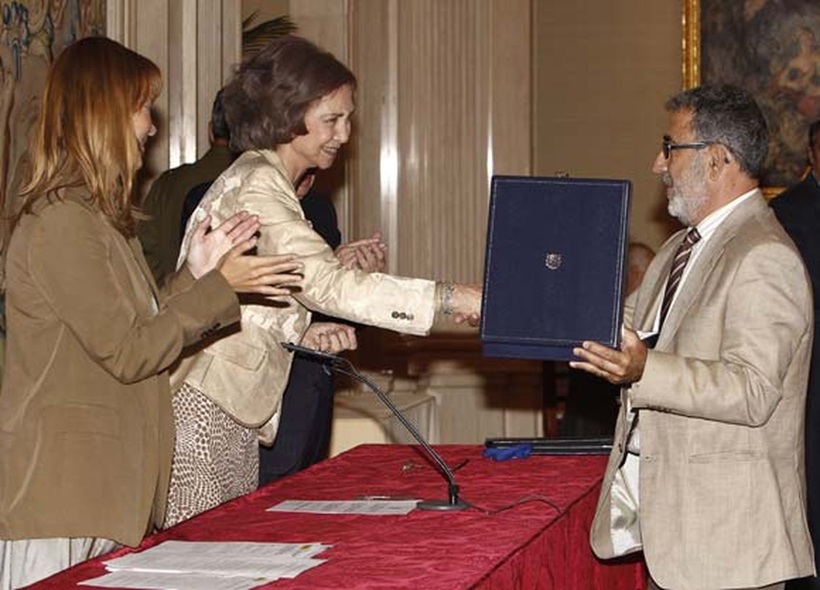 La Reina entrega el premio Acción Magistral al IES José Luis Tejada