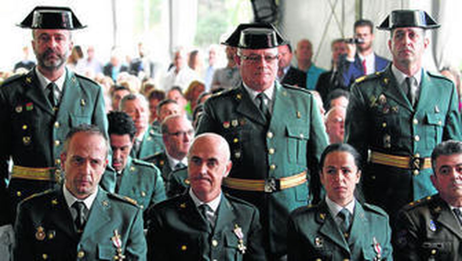 Los agentes del cuerpo segundos antes de recibir los distintos reconocimientos.