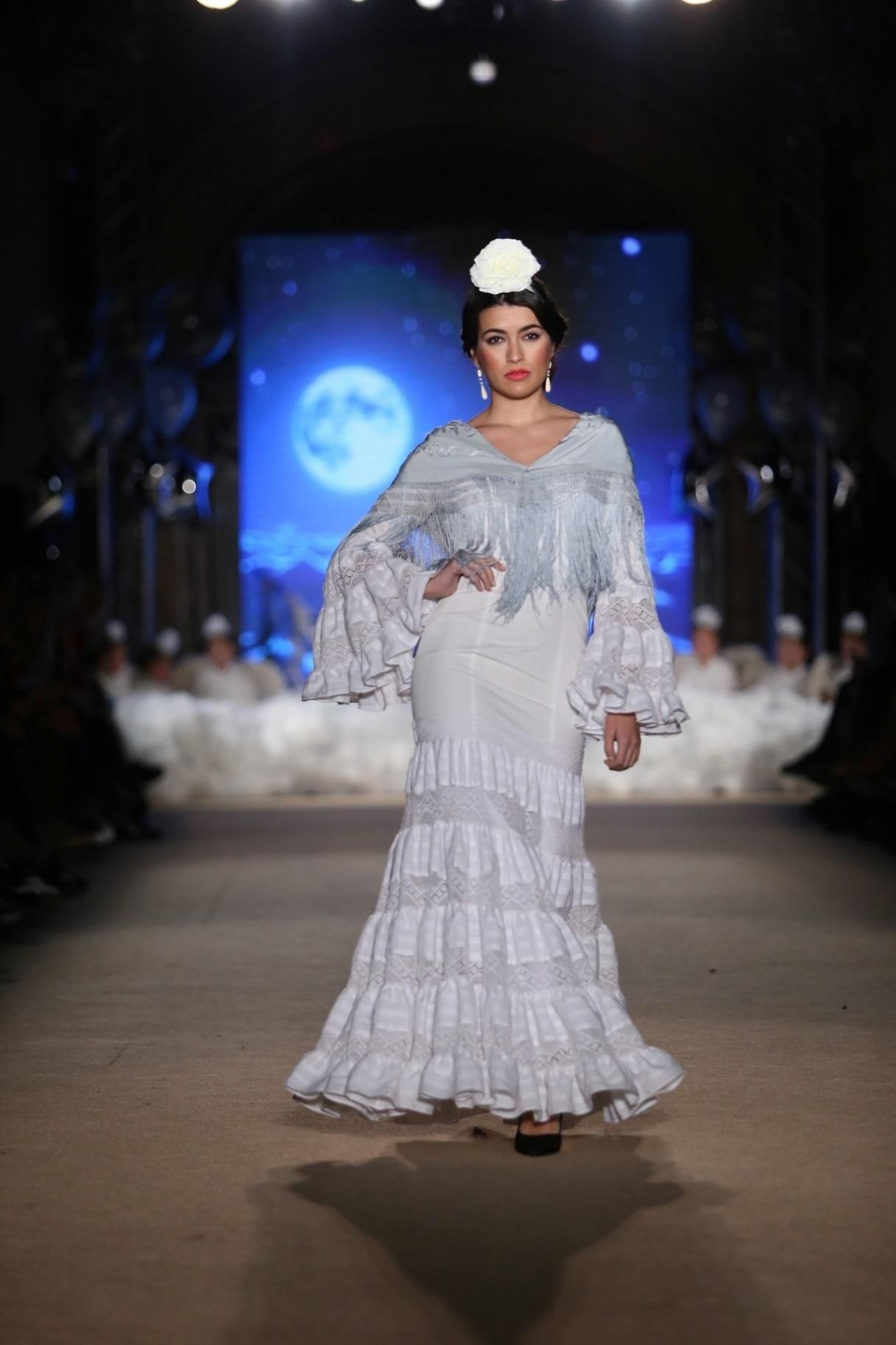 El traje de flamenca blanco y sus versiones más bonitas de esta temporada