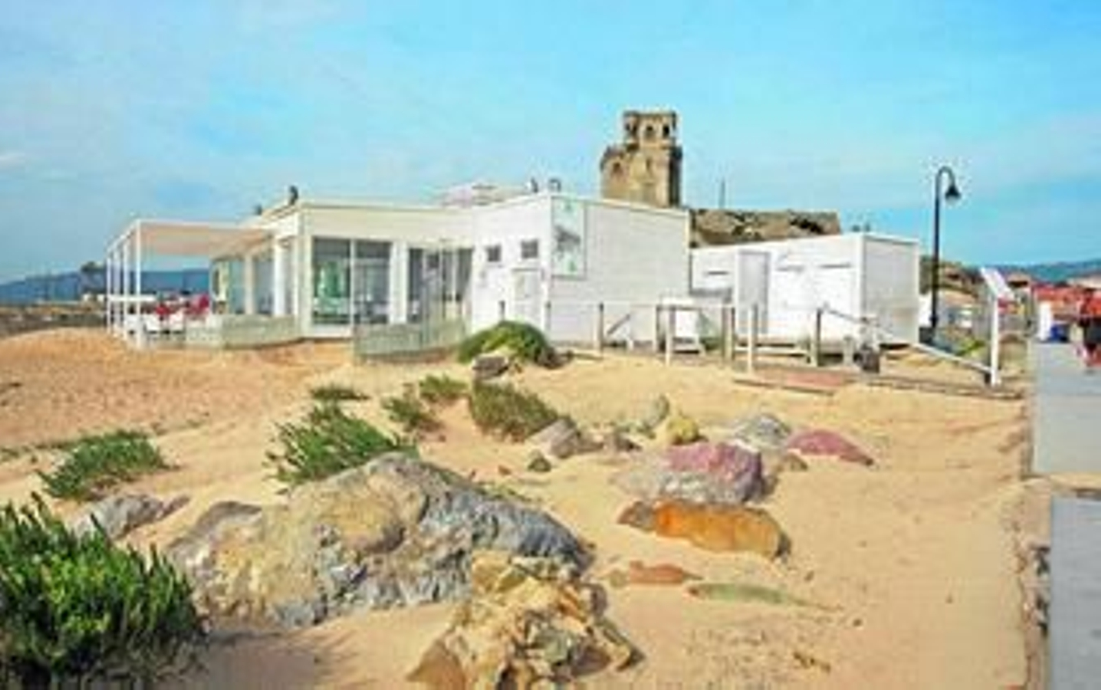'El Chiringuito', en la playa de Los Lances de Tarifa, es uno de los establecimientos que gestiona el empresario detenido.