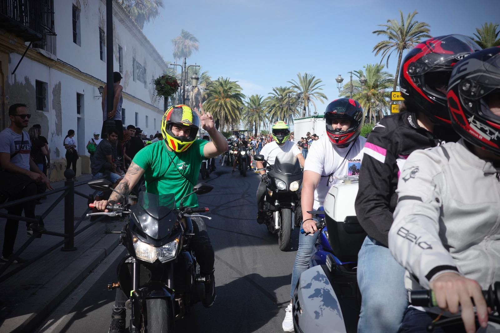 Las imágenes del sábado durante  la morotada en el Puerto de Santa María.