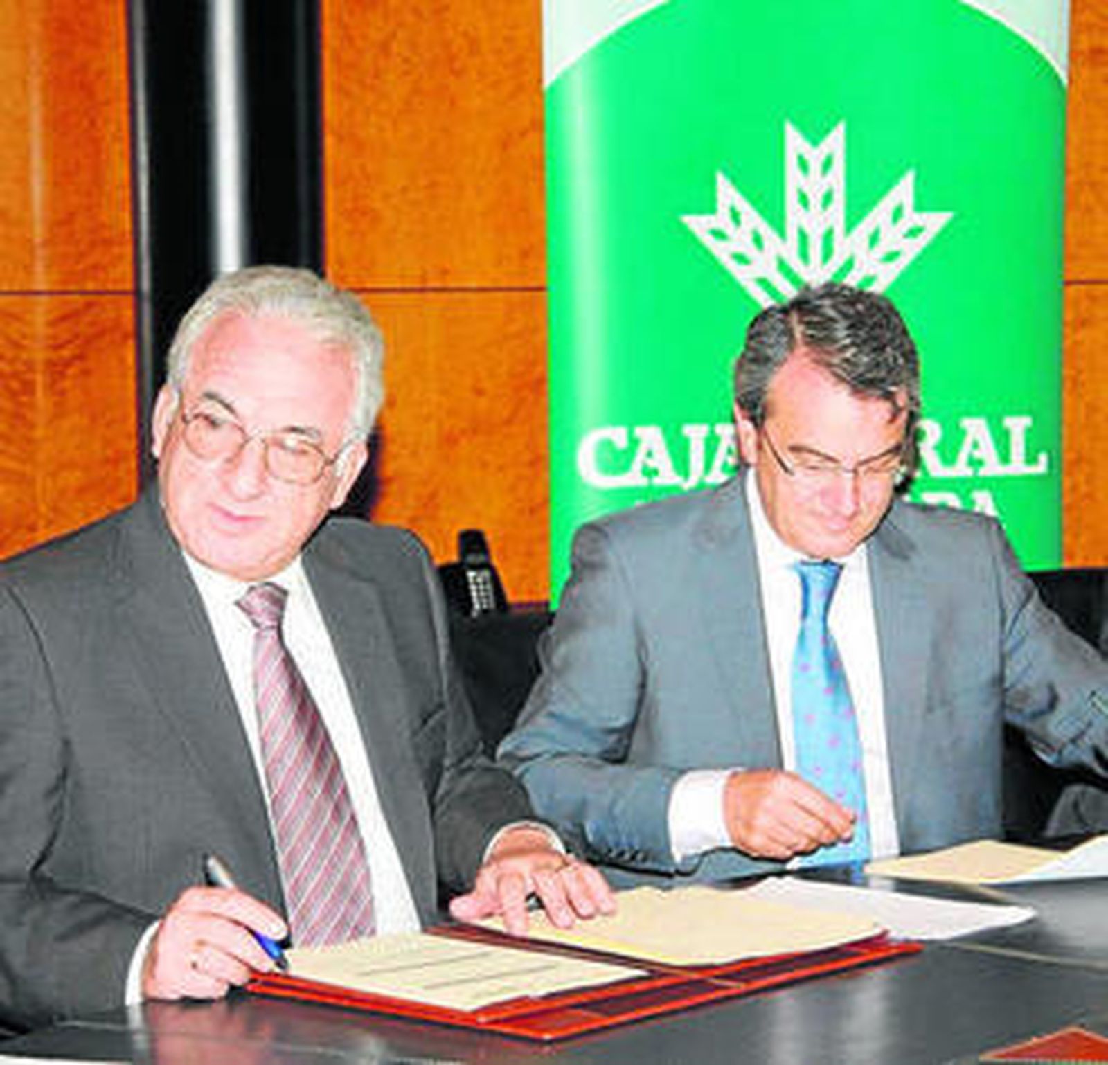 Momento de la firma del acuerdo.