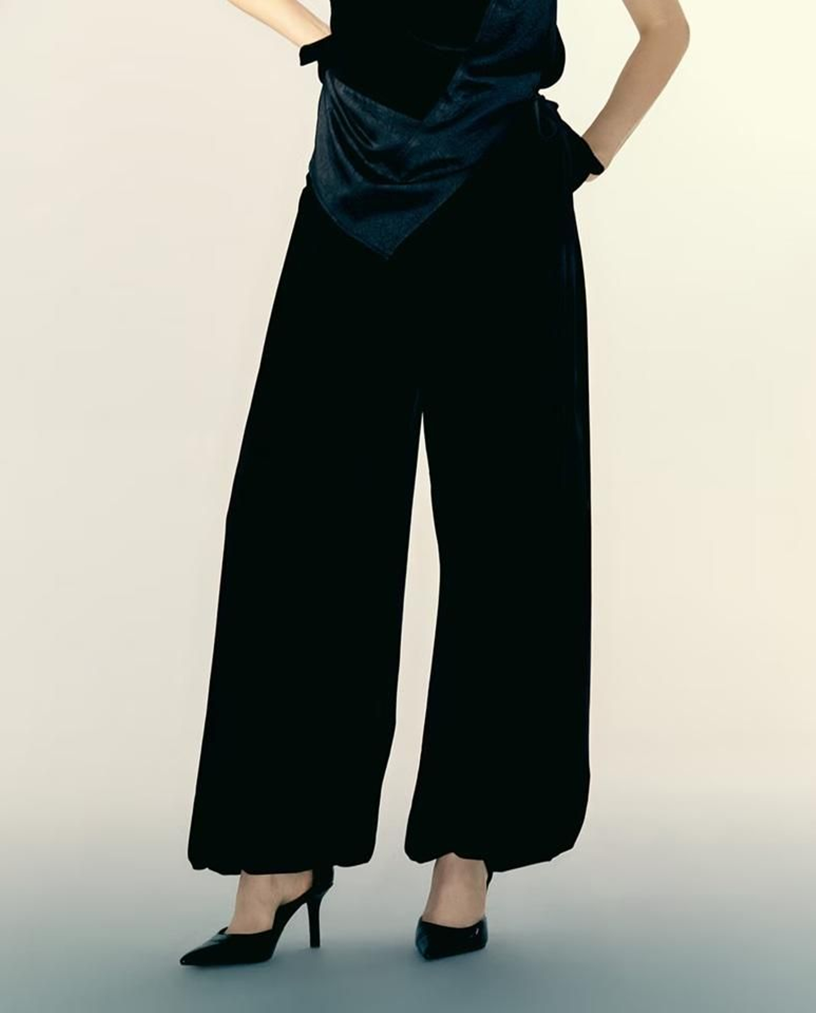 Pantalones bombachos de terciopelo de Sfera.