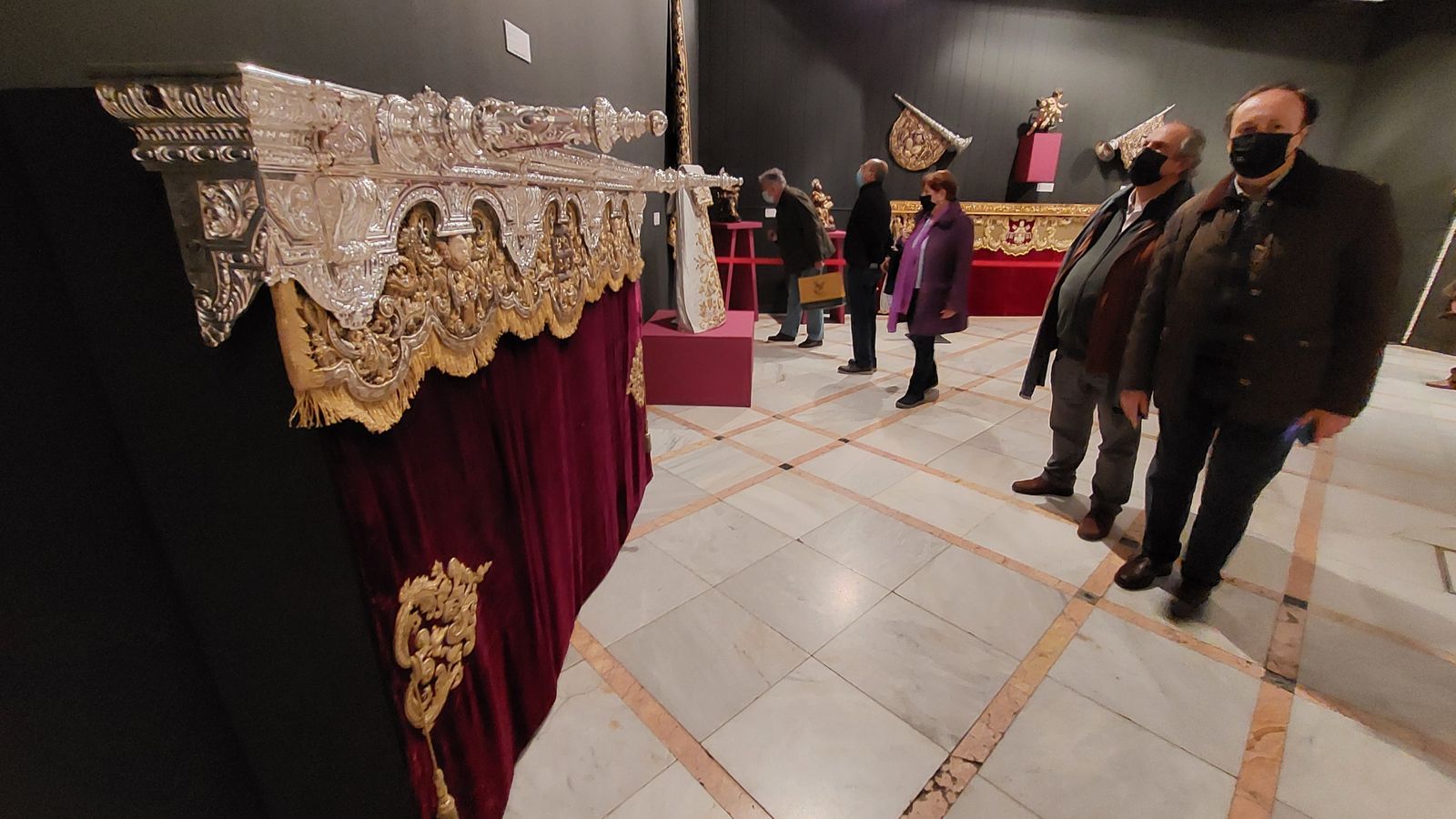 La exposición de estrenos de la Semana Santa, en imágenes