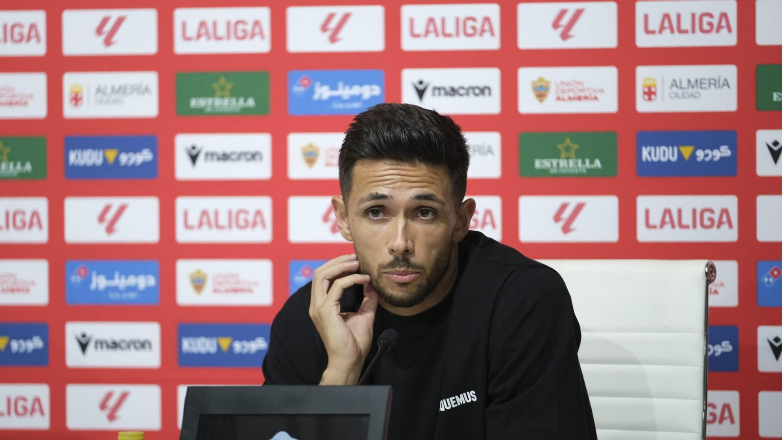 Nelson Monte durante su intervención ante los medios con motivo de su presentación como nuevo jugador de la UD Almería.