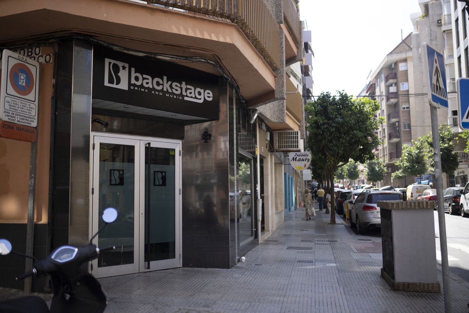 Cae el techo de un bar de copas de la zona de La Merced en Huelva