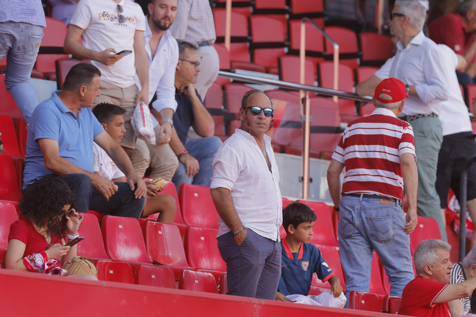 Búscate en las fotos del Sevilla-Español