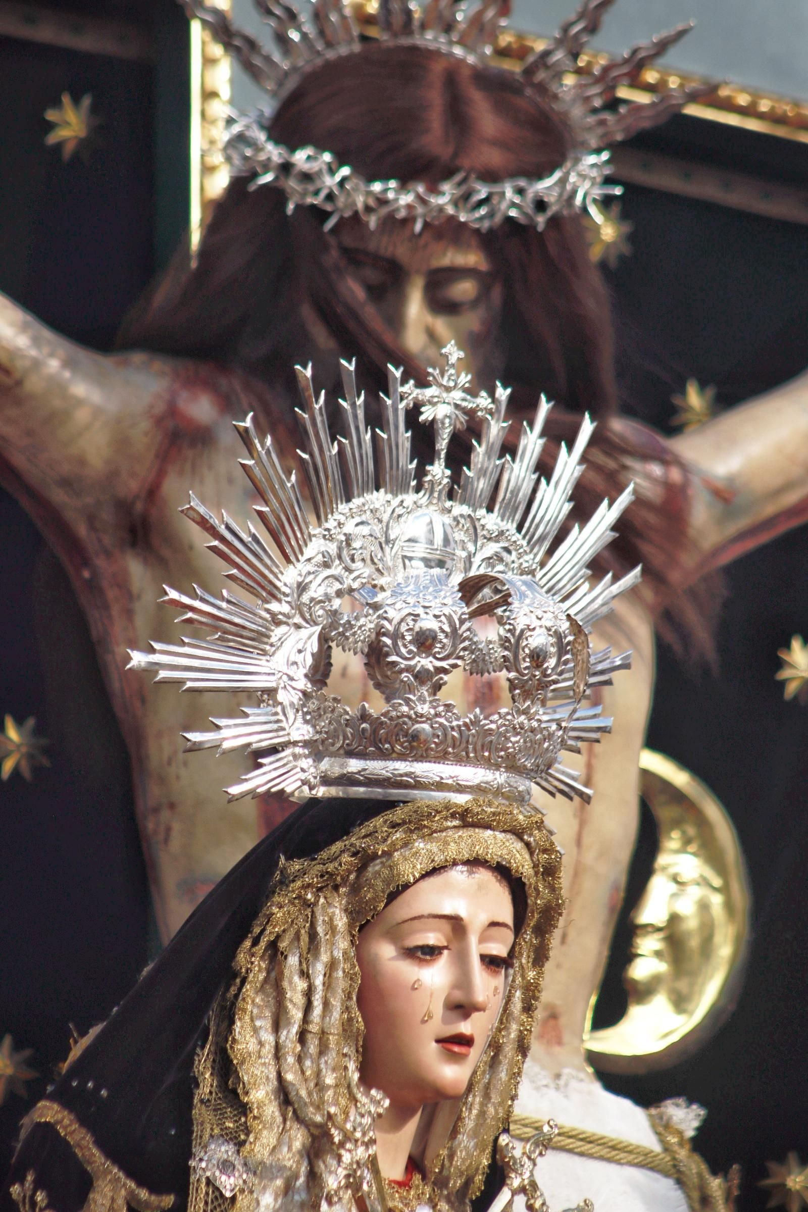 Imágenes de la salida de la Vera Cruz en la Semana Santa de Chiclana 2025