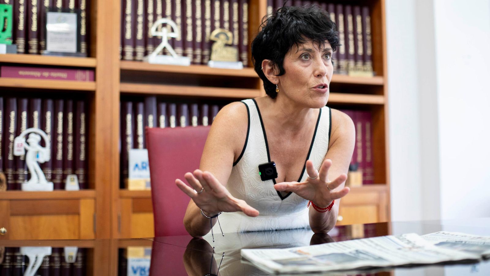 La ministra durante la entrevista en la sala de reuniones de Diario de Almería