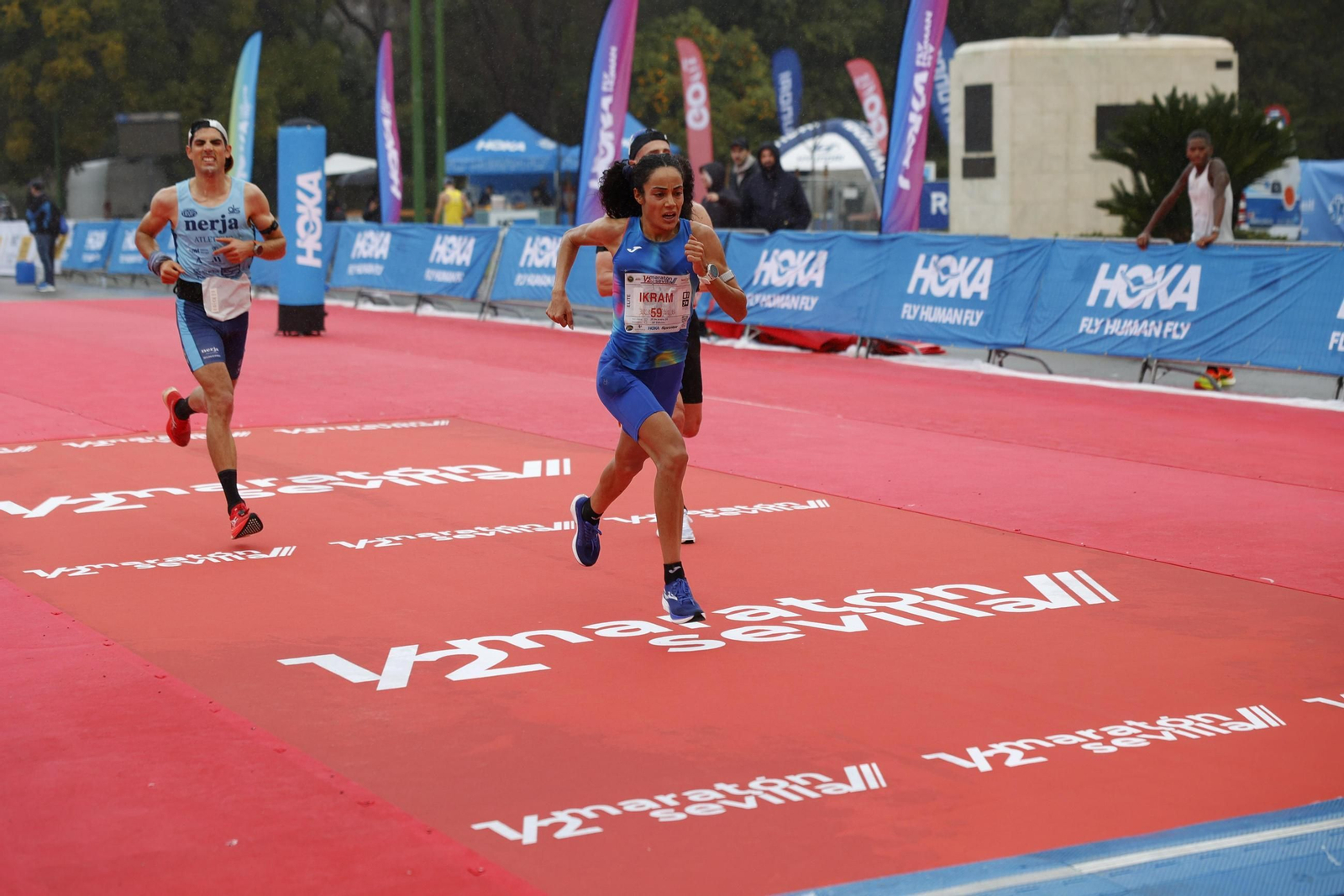 Ikram Rharsalla en la Media Maratón de Sevilla.