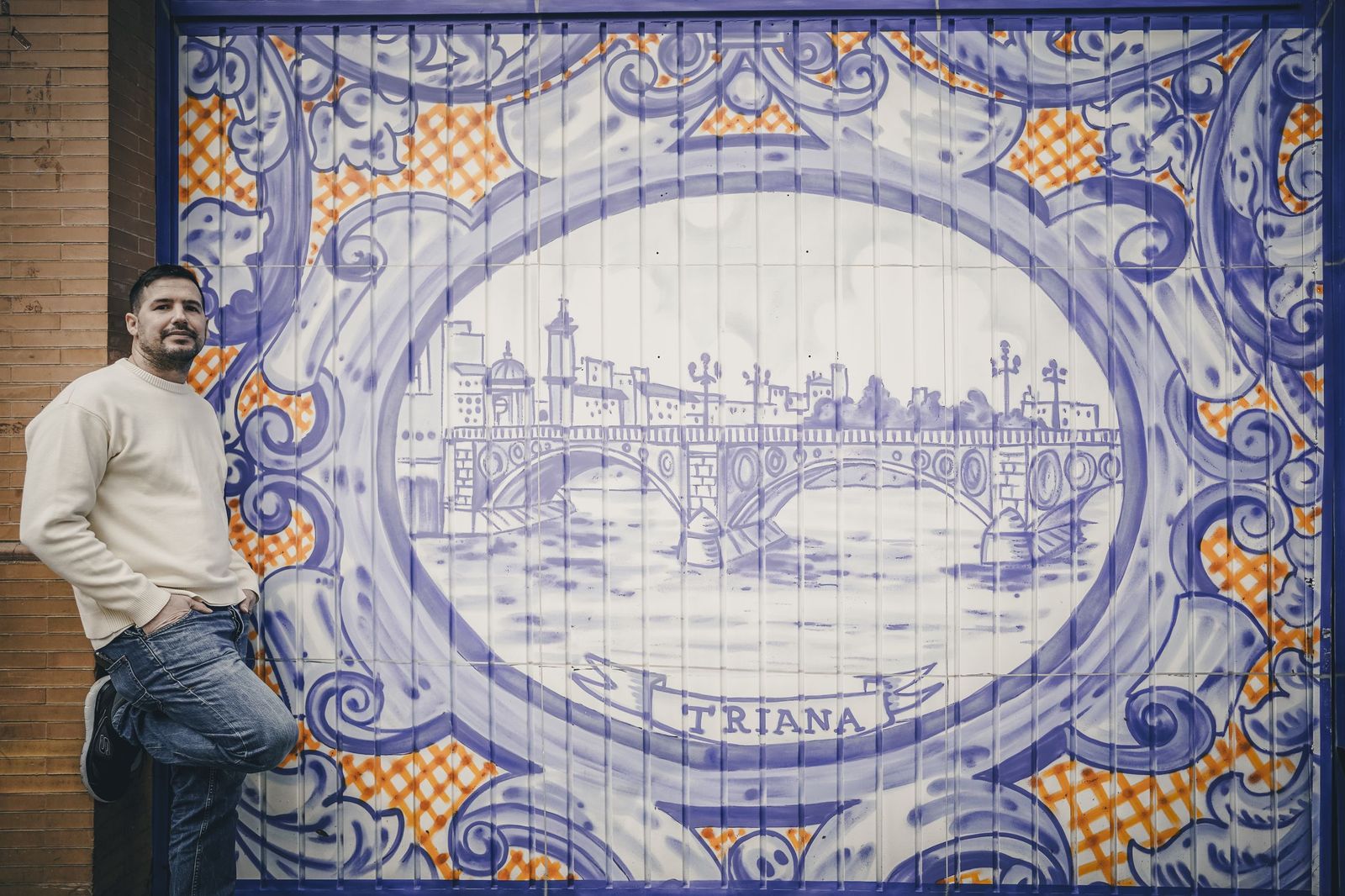 Un garaje convertido en homenaje a la cerámica de Triana