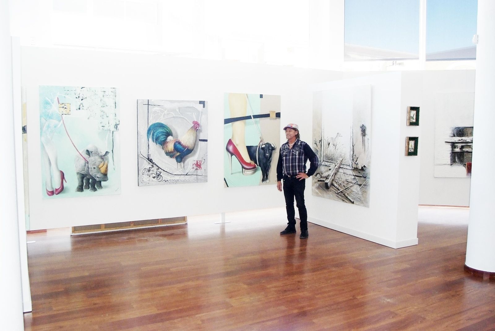 Waldi Wrobel en las instalaciones de la nueva galería que abre hoy sus puertas en Roquetas.