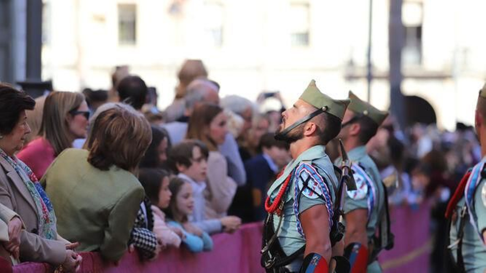 Así fue la procesión del Cristo de la Vera+Cruz acompañado por la Legión en el año 2019
