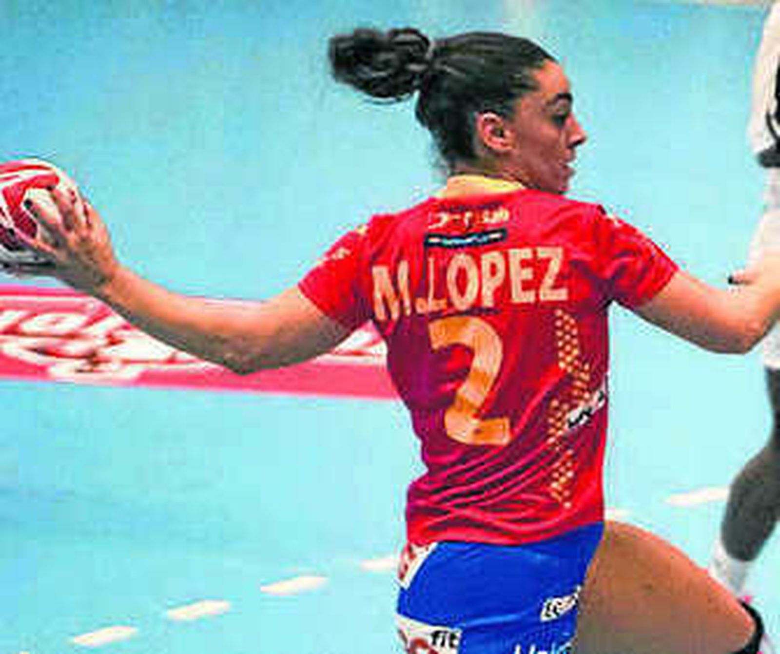 Marta López se dispone a lanzar.