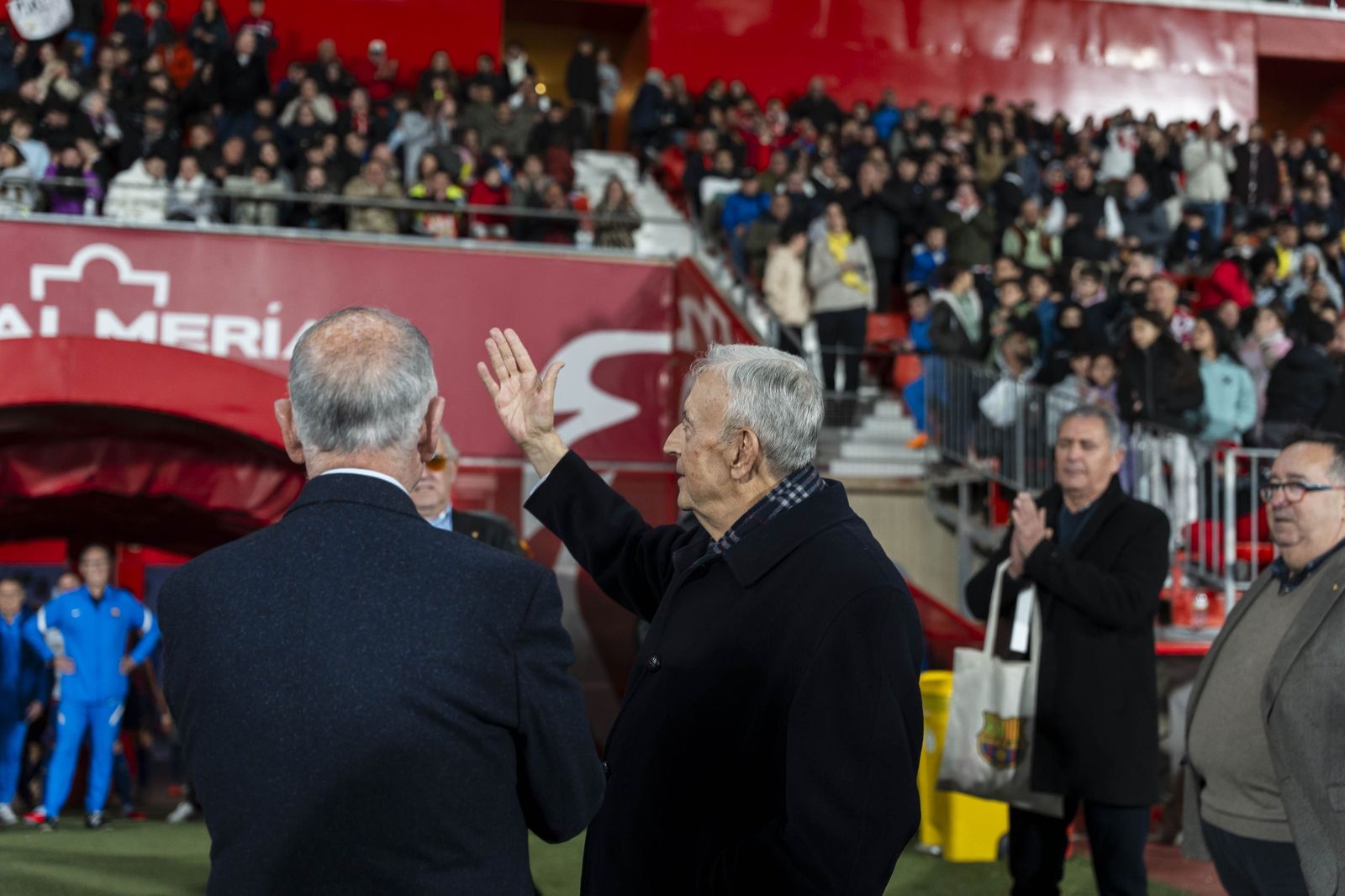 Fotogalería del partido homenaje a Guillermo Blanes entre los veteranos de la UD Almería y el FC Barcelona