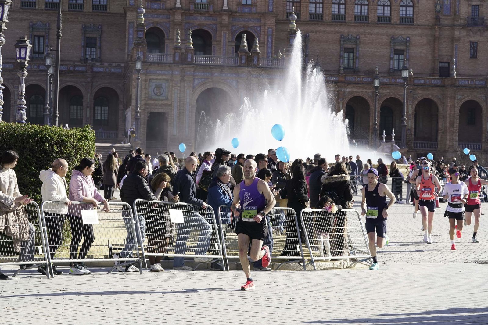 El Zúrich Maraton de Sevilla 2026 en la Plaza de España, galería 1