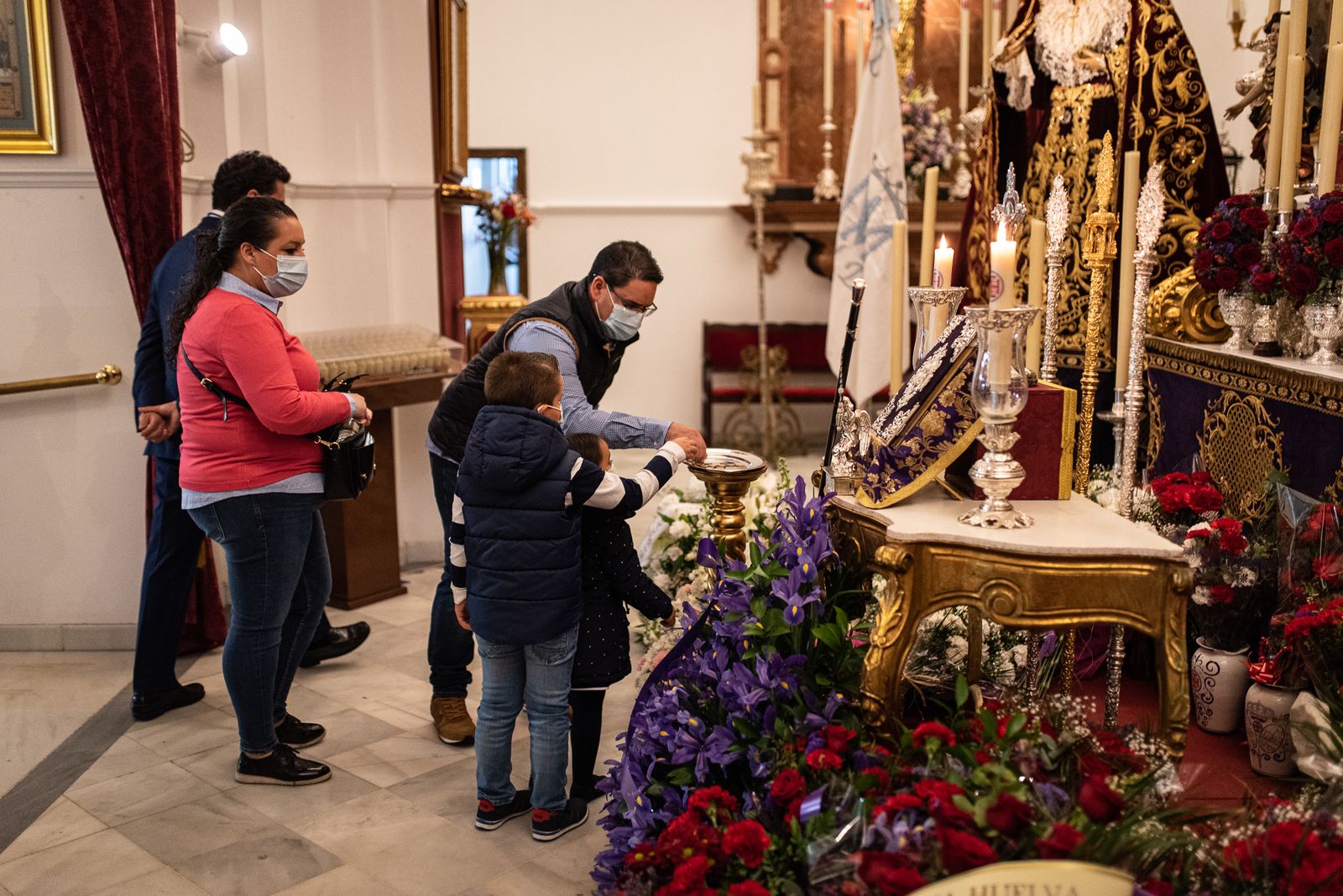 Jueves Santo: Imágenes de las Hermandades del Nazareno y Oración en el Huerto