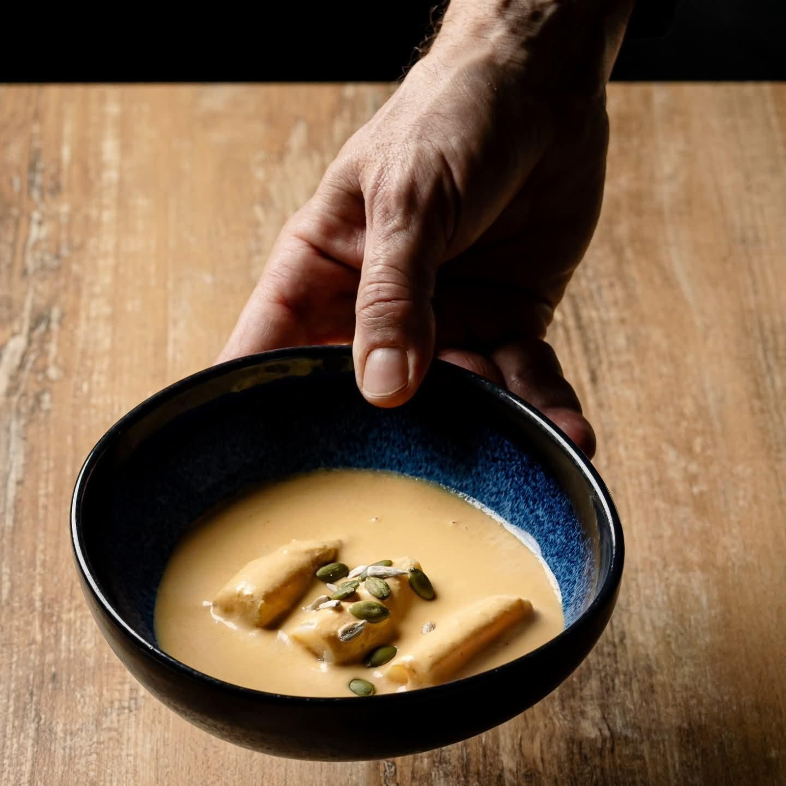 Comer o cenar en Bomborombillos es equivalente a un viaje de sensaciones a través del paladar.