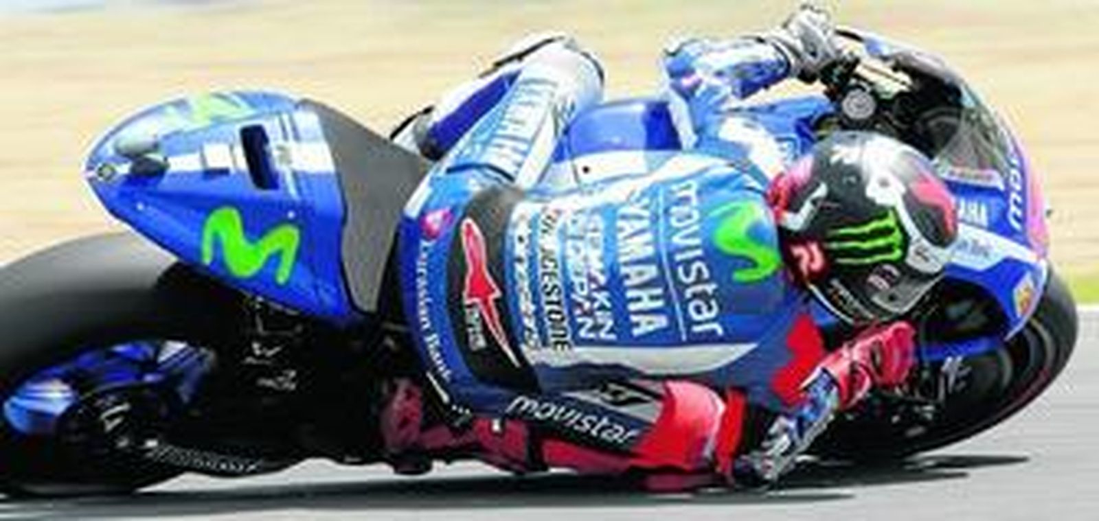 Jorge Lorenzo tumba la Yamaha en una de las curvas de derecha del Circuito de Jerez.