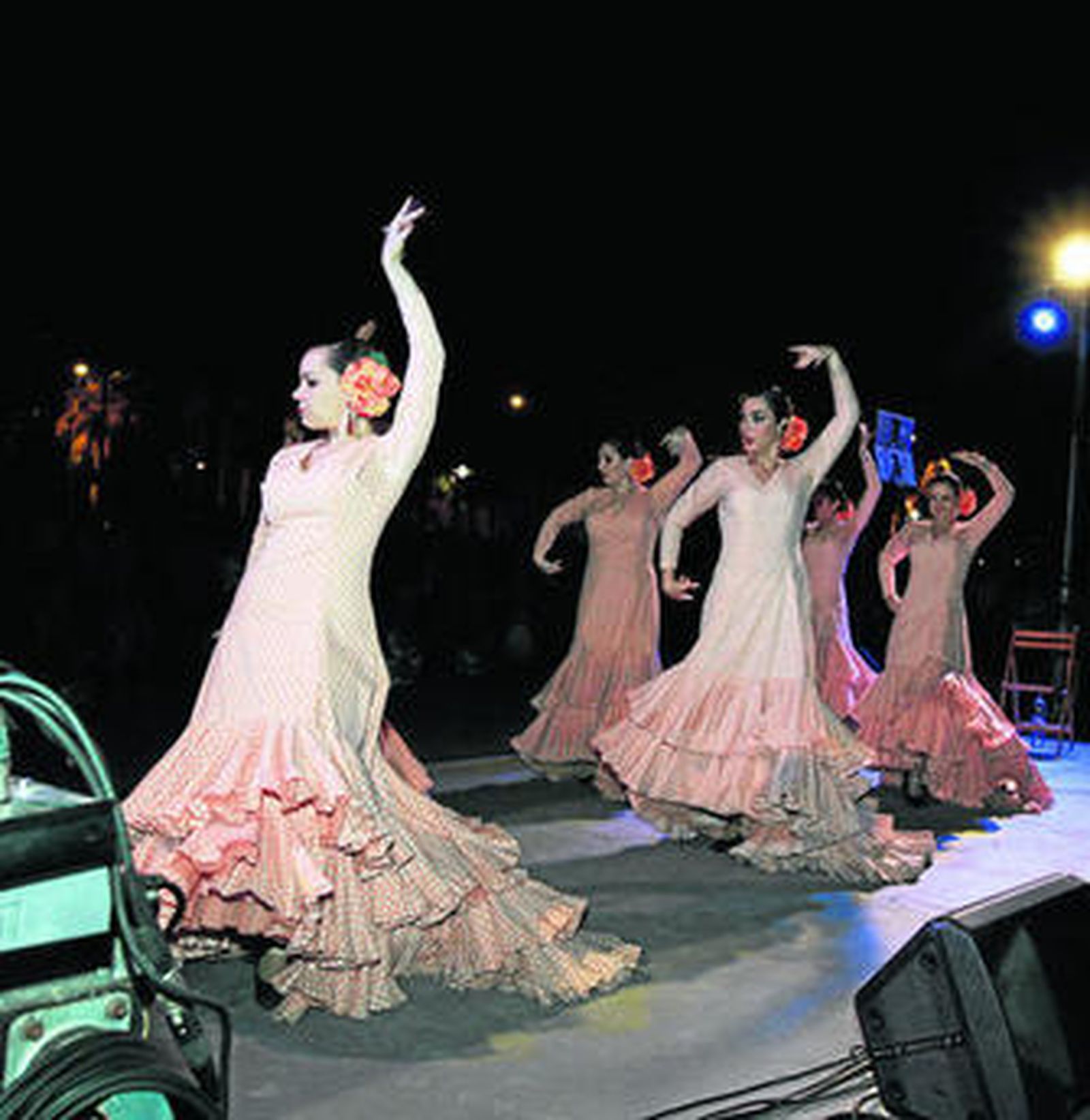 El grupo Municipal de Folclore Virgen del Mar durante su actuación de anoche.