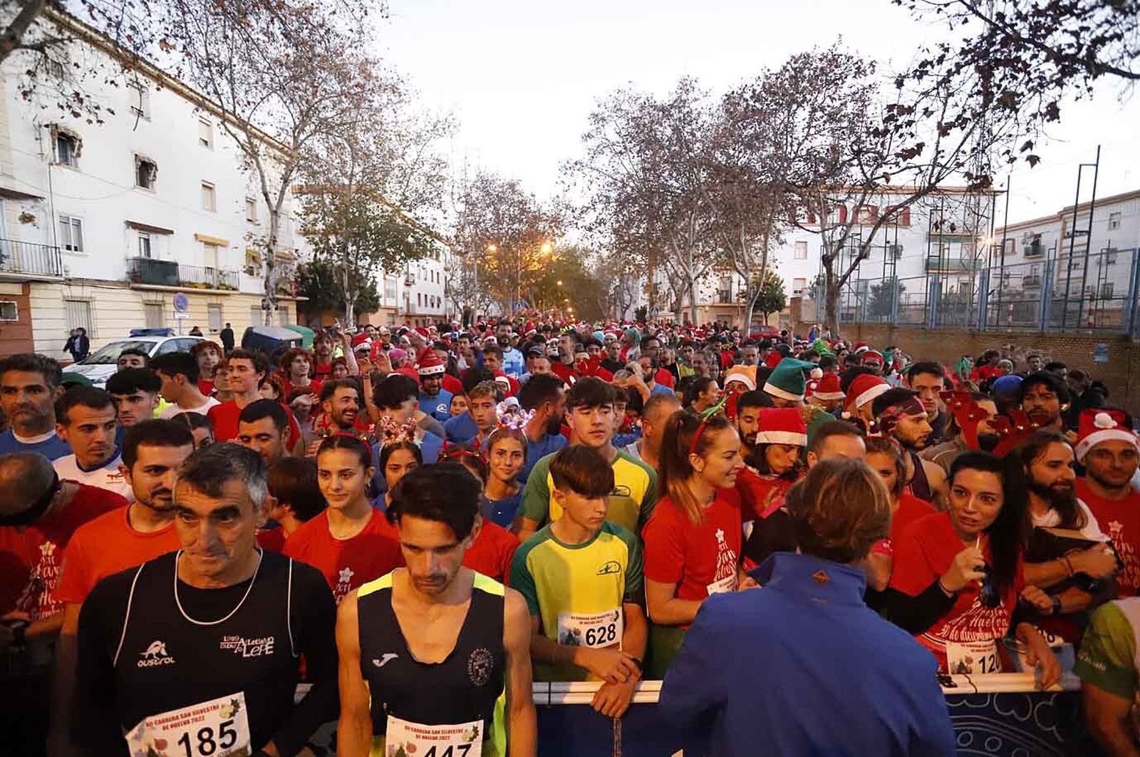 Imágenes de la carrera de San Silvestre en Huelva