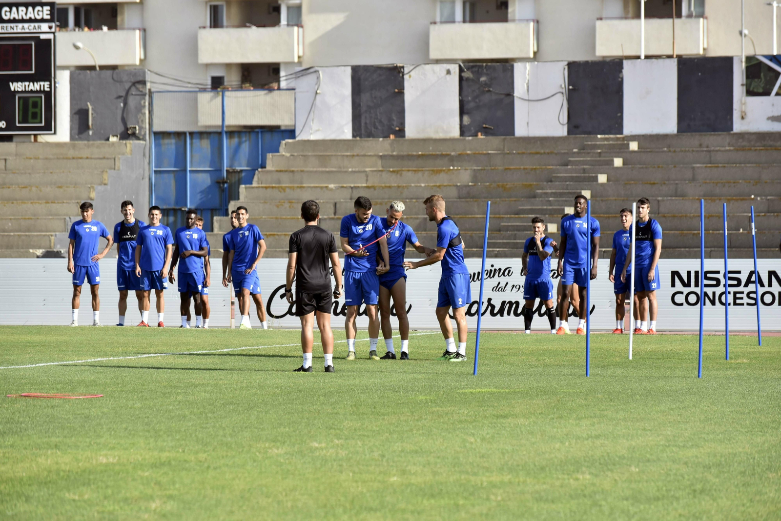 Javi Forján bromea con Manu Molina y Sergio Rodríguez en un entrenamiento
