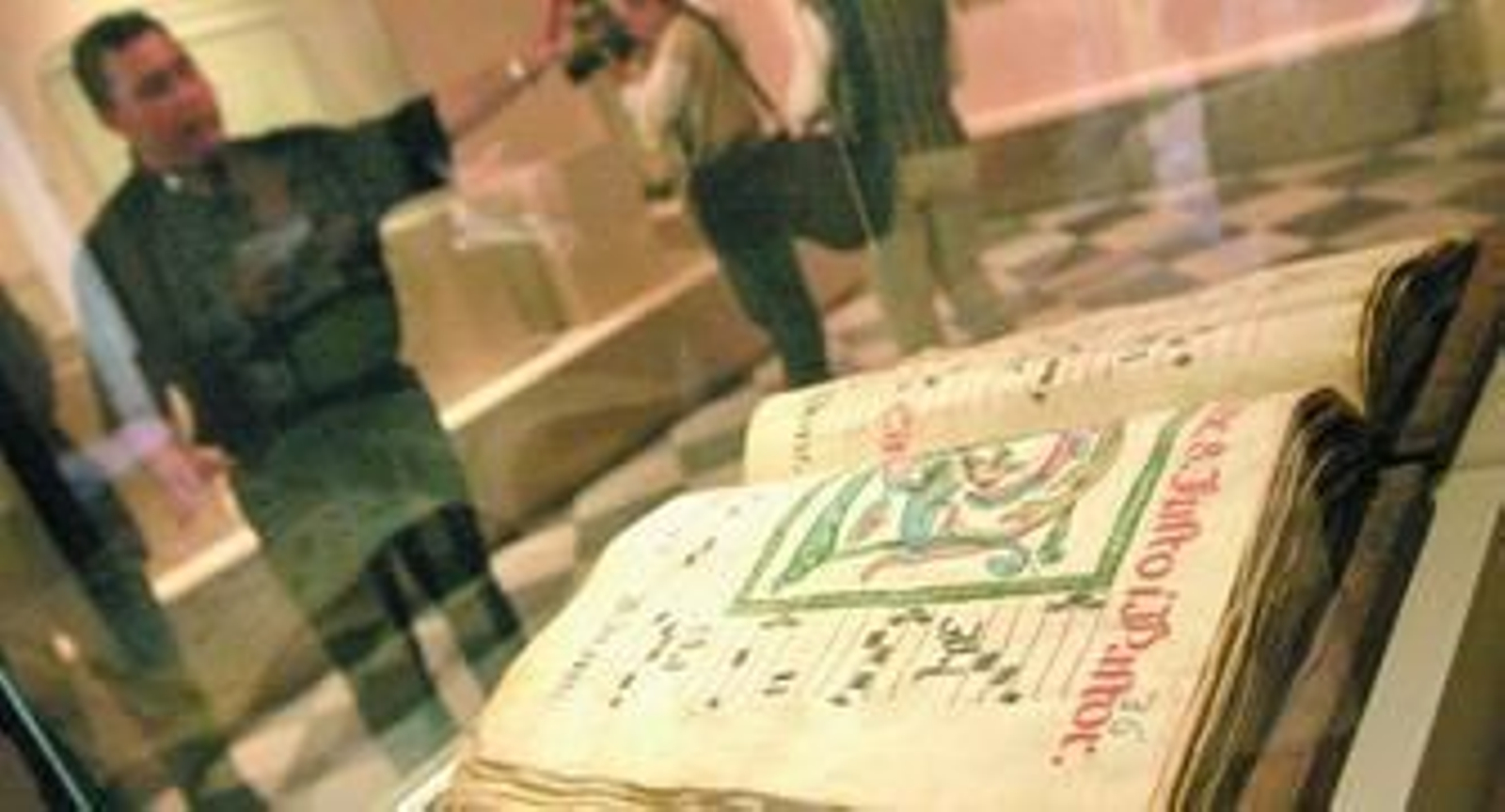 Uno de los documentos en la exposición Luminaria.