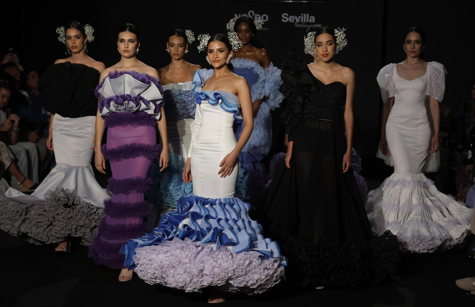 Emprende Lunares, el desfile de moda flamenca de Samuel Reyes, que anticipa la Feria de Abril: todas las fotos.