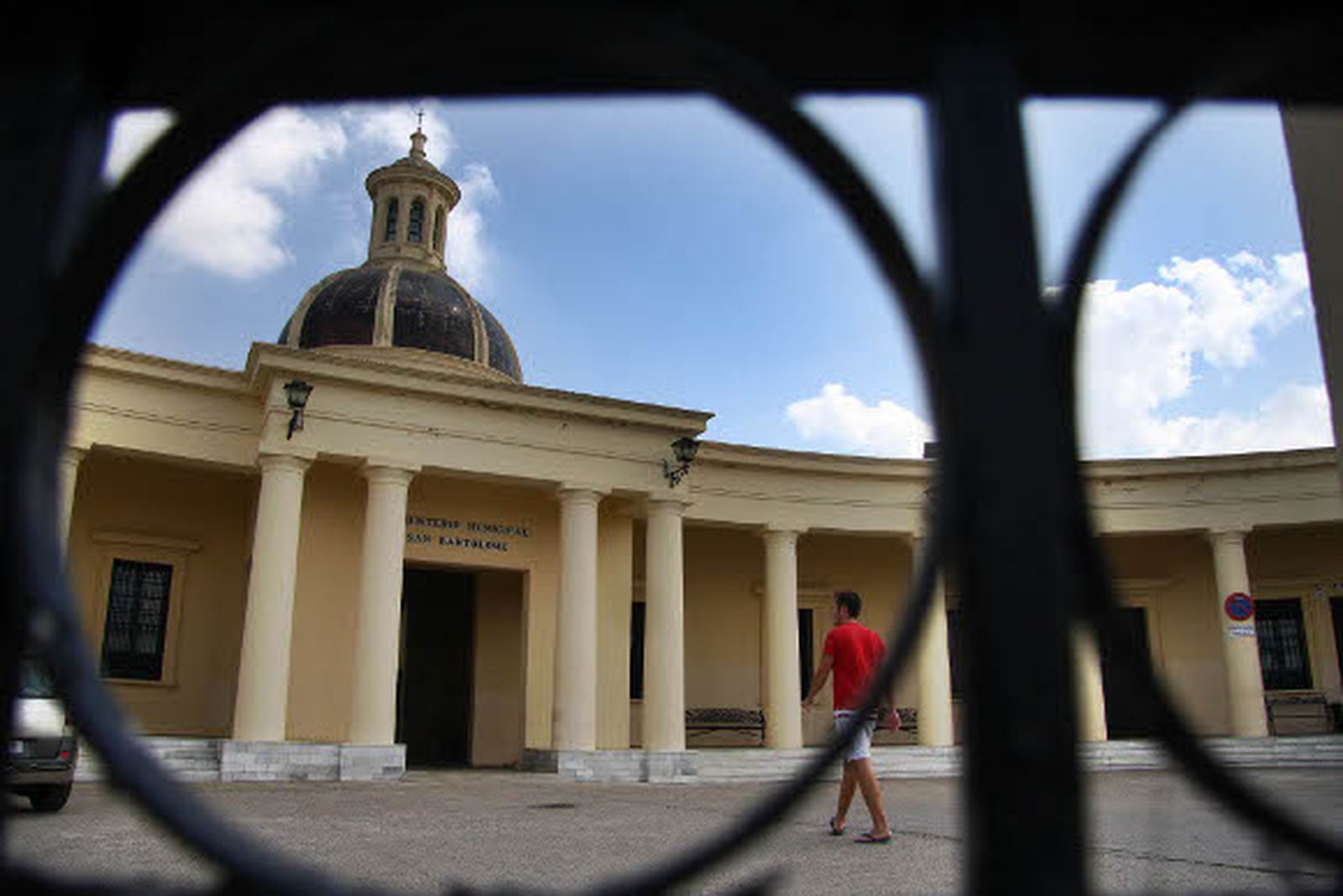 Tercer asalto en un mes para robar cobre en el cementerio