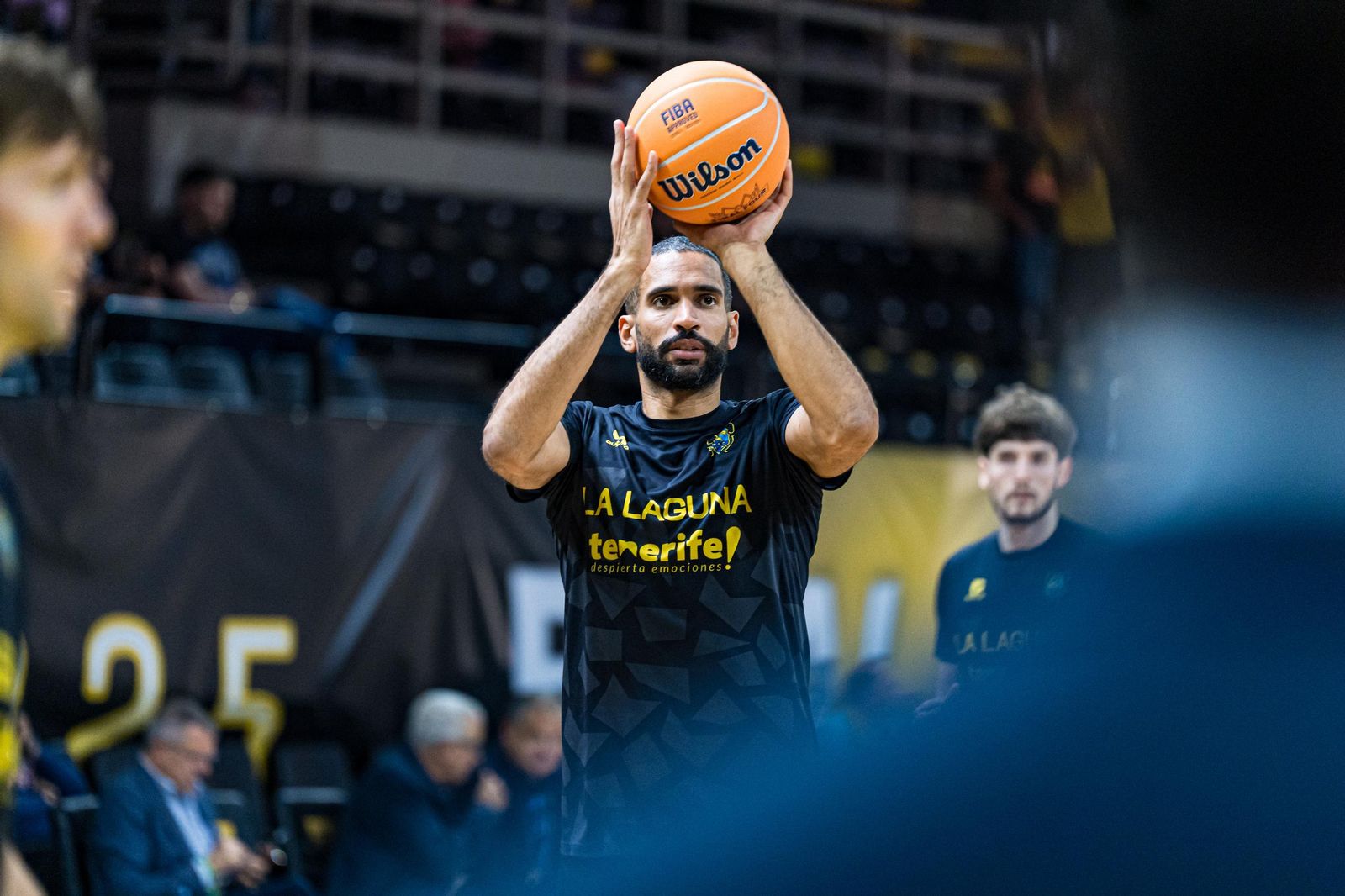El AEK remonta y le quita al Tenerife el tercer puesto (77-73)