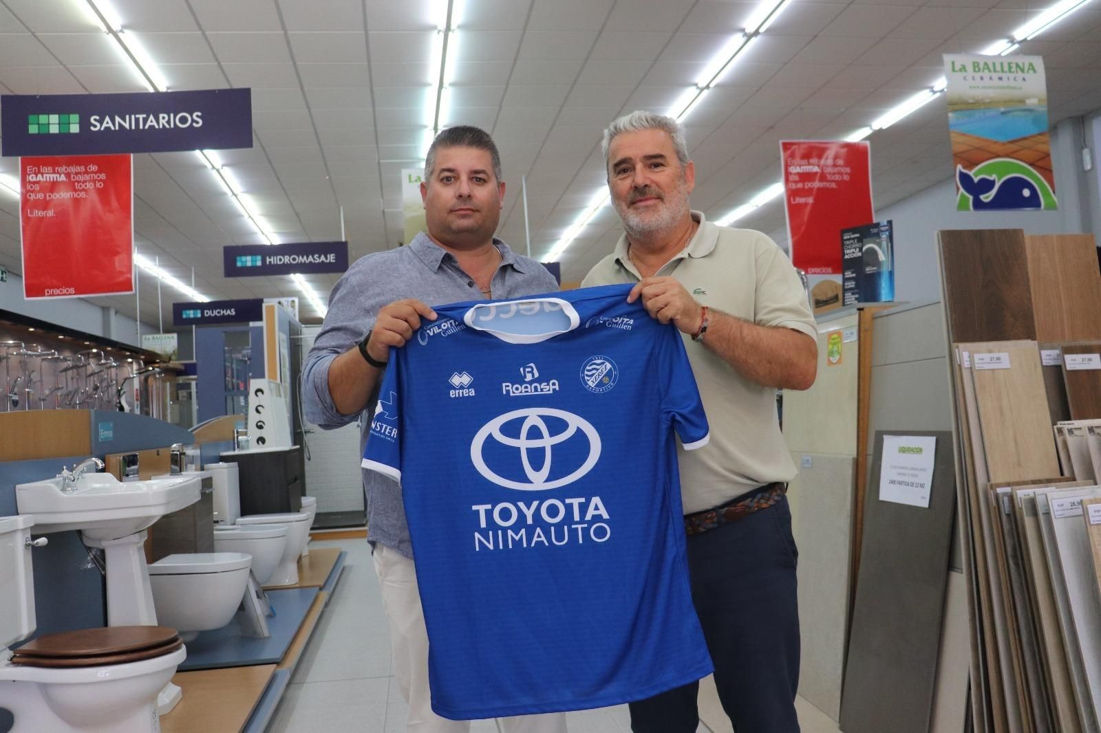 Sergio Barroso, junto a Luis Pérez, de Cerámicas la Ballena, uno de los patrocinadores de la sección.