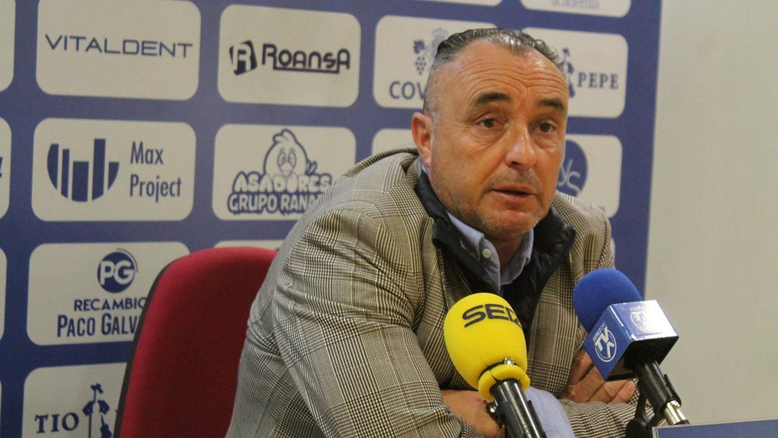 Josu Uribe, técnico del Xerez DFC, en la rueda de prensa de este viernes en Chapín.