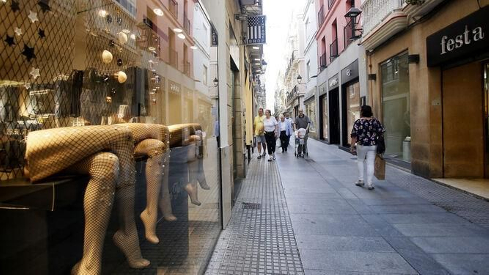La calle Columela de Cádiz, una de las más comerciales de la capital