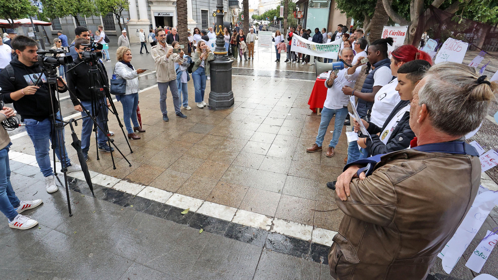 Lectura manifiesto en Jerez por parte de Cáritas por la campaña de personas sin hogar
