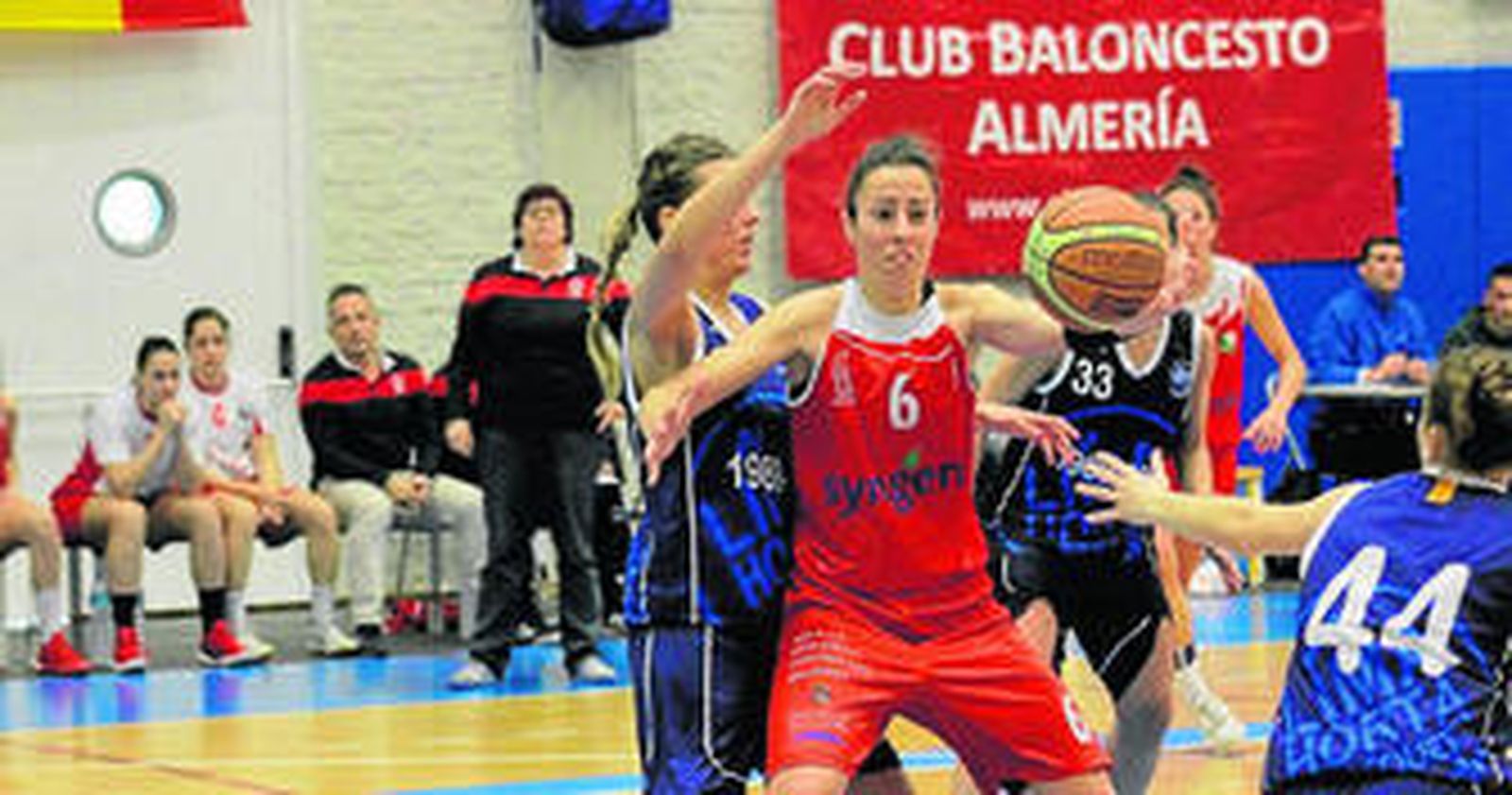 El club había llamado a llenar el pabellón pero el equipo no pudo corresponder en la pista.