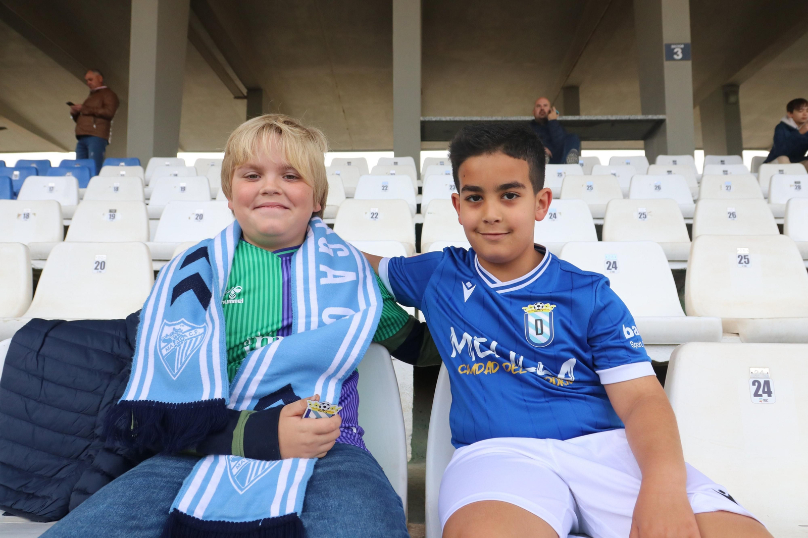 El malaguismo no falló: Búscate en las fotos del Melilla - Málaga CF