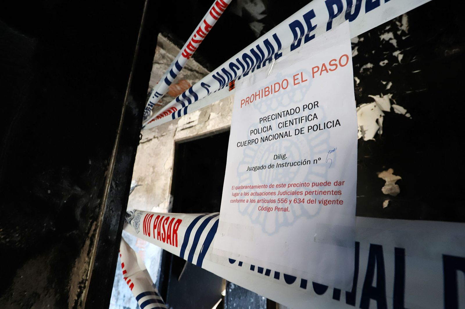 Imágenes de la Policía Nacional investigando el origen del incendio