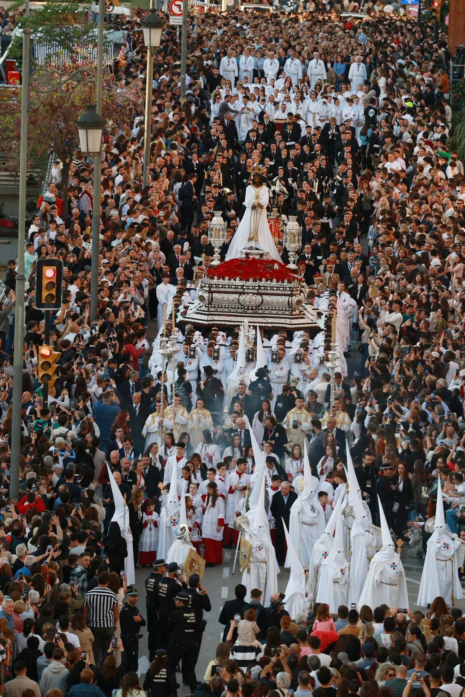 El Cautivo, en su procesión del Lunes Santo en Málaga, en fotos